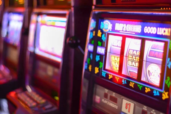 Live European Roulette wheel on sakura platform with croupier